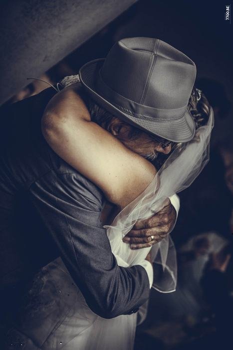 Photo de mariage réalisée par le Studio 7700.BE chez Fhano