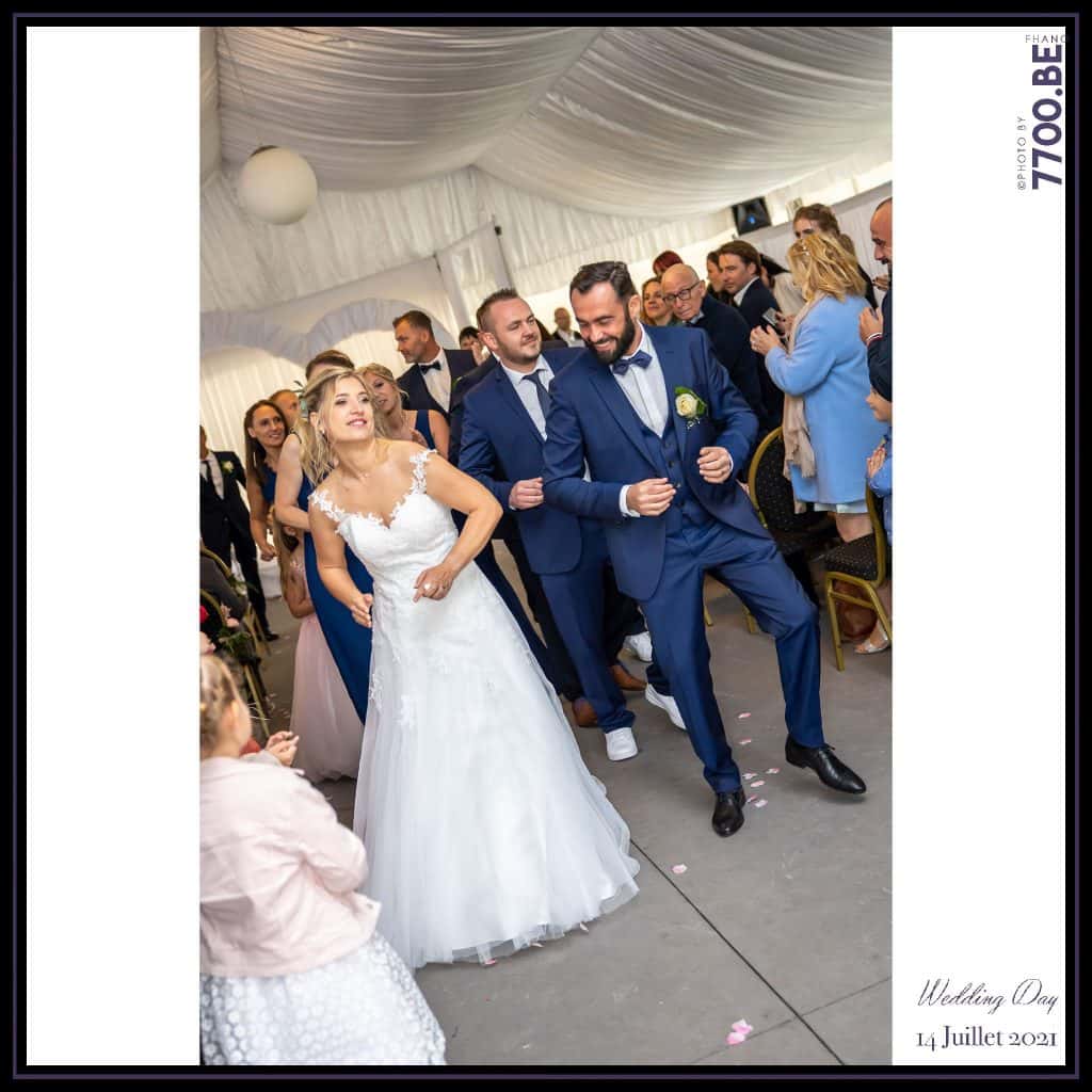 Sortie des mariés en dansant façon flashmob - Cérémonie Laïque avec échange des sables - Quelques photos © faites par le studio 7700BE et votre photographe Fhano lors du mariage de GERALDINE ET SEBASTIEN